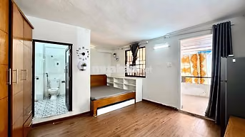 Cho Thuê Căn Hộ Ban Công Lớn Full NT Rộng 30m2 Ngay ĐH Kinh Tế UeH