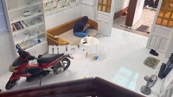 Cần cho thuê nhà 3 tầng 1/ Nguyễn Ảnh Thủ -
(gần ngã ba Đông quang )