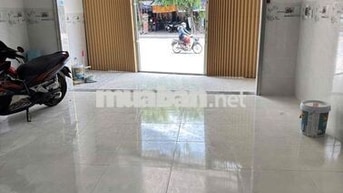 Mặt tiền (5m x 20m) có gác đường lớn dân cư qua lại đông có vỉa hè