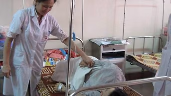 Truyền dịch đạm, châm cứu, tập vật lý trị liệu, Bs đến tại nhà HCM