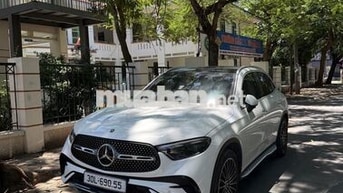 Mercedes-Benz GLC 300 All new 2023 màu trắng