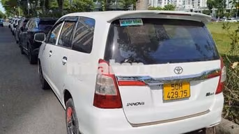 Toyota Innova 2015 Trắng 8 chỗ