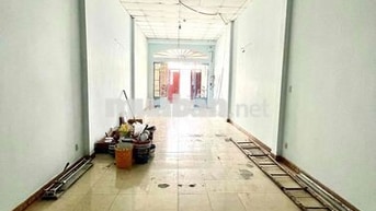 Cho thuê nhà đường xe tải 4x28m gác lửng dài 11m trệt trống suốt 14tr
