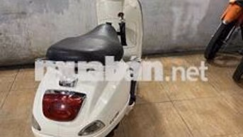 Piaggio Vespa Trắng Xăng