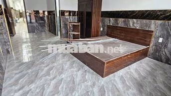 Mt đường lớn 12p +12wc giá còn TL 