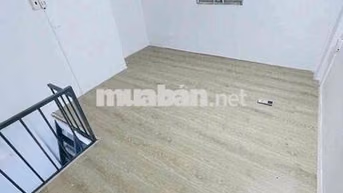 Phòng dưới trệt bếp wc gác máy lạnh tủ lạnh