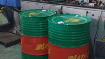 Dầu thủy lực cho máy ép nhựa: Chọn loại nào tốt nhất?
