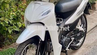 Honda Wave A 110 2024 Trắng 3000 km 1 chủ trùm mền