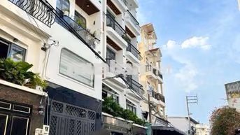 QUÁ  NGON ‘ HẺM 8 m 5 TẦNG  4 x 19 m GiÁ 8 X Xíu TL CHO KHÁCH TRẢ LÀ B