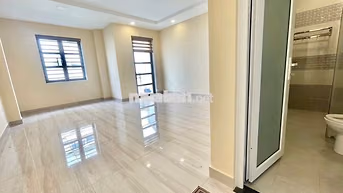 Cho thuê nguyên lầu ngăn sẵn phòng dt 100m2