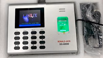 Máy chấm công khuôn mặt vân tay và thẻ Ronald Jack MB10VL lắp đặt miễn