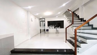 Cho thuê nhà 2 tầng mặt tiền Phú Lộc, gần trường  FPT, gần Hồ Quý Ly.