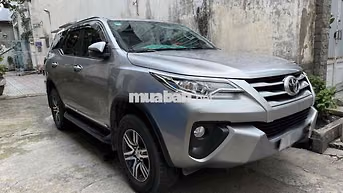Toyota Fortuner 2.4G Máy dầu 2018 Số sàn Bạc
