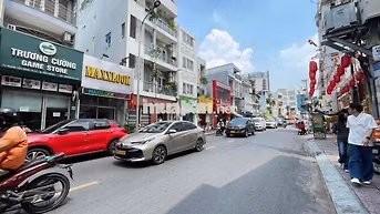NHÀ MT ĐƯỜNG HUỲNH VĂN BÁNH, P.17 – DT 41M² (3 x 14M) - GIÁ 10,8 TỶ