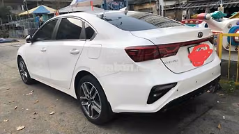 Kia Cerato 5 chỗ màu Trắng