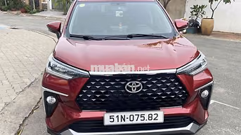 Toyota Veloz Cross 7 chỗ màu Đỏ