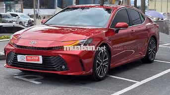 Toyota Camry 2.0Q 2025 Tự động Đỏ 2.300 km