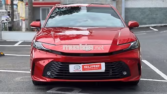 Toyota Camry 2.0Q 2025 Tự động Đỏ 2.300 km