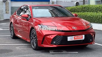 Toyota Camry 2.0Q 2025 Tự động Xăng Đỏ