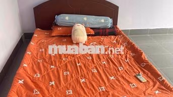 phòng đầy đủ nội thất, có nắng trời tự nhiên