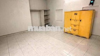 Cho thuê nhà nguyên căn dt:5,5x17m 4pn2wc Phan Xích Long p2,PN