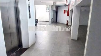 Cho thuê nhà 5 lầu có 3 mặt tiền đối diện trường đại hoc Quận 7