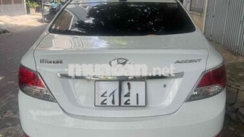 Hyundai Accent Trắng Tự động 5 chỗ