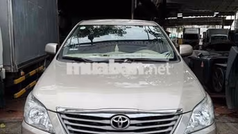 Toyota Innova 2.0E 2013 Vàng cát 100.000 km
