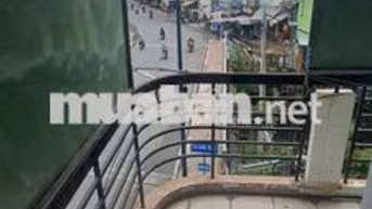 mình cần pass lại phòng trọ sát Đại Học Công Nghiệp HCM và bước chân