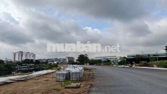 Lô đất 8m x 38m. 300m2 Mặt Tiền Kè Tham Lương Gần Trường Chinh