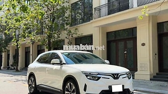 VinFast VF8 Plus Trắng 2026