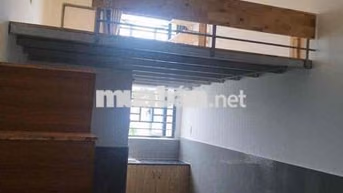 Cho thuê phòng gác lửng cửa sổ full nội thất gần TDTU, RMIT