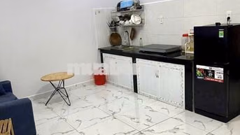 CHO THUÊ CĂN HỘ 2 PN CÓ CỬA SỔ FULL NỘI THẤT P. 4 GIÁ 6.5 TRIỆU/THÁNG