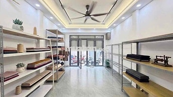5 tầng , 8,85tỷ , 40m2 cách 30m ra mặt tiền hoàng hoa thám