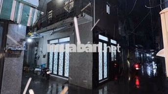 nhà góc 2 mặt tiền cách hẻm xe hơi 500m