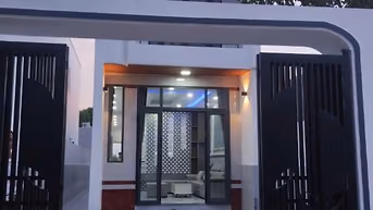 Nhà đẹp mới xây xách vali ở ngay DT 150M2,SHR,bancon chill chill