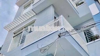 full 1 tầng, 1 phòng ngủ lớn ban công cửa sổ bự.
