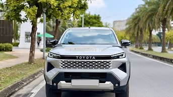 Toyota Hilux Pro 2025 2.8L AT Bạc