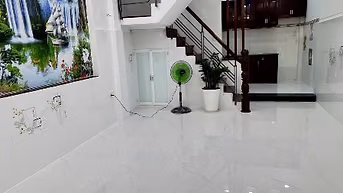 NHÀ MỚI VÀO Ở NGAY SÁT TRƯỜNG HỌC BÌNH LONG 