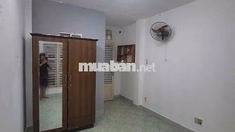 Cho thuê nhà nguyên 3x11m trệt 1 lầu 2pn2wc (nơ trang long p11 BT )