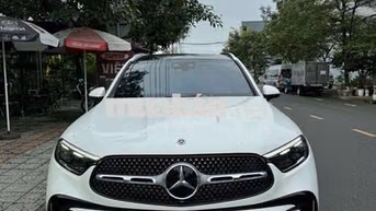 Mercedes-Benz GLC 300 V1 2023 Trắng 30.000 km