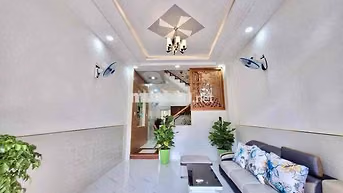 Cho Thuê Nhà Mới DT 280m2 1Trệt 4Lầu 6Pn 4Wc Hẻm 8m Xe Tải Sát Chợ