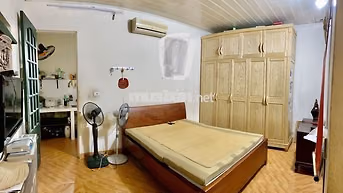 Nhà đất có sân rộng thoáng đỗ được oto 7 chỗ
