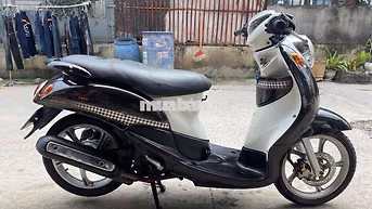 Yamaha Mio Classico Đen, Trắng