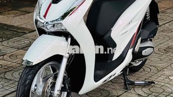 Honda SH 125i cuoi 2025 Trắng đen xe lướt 9 chủ