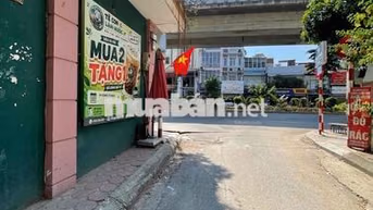 Mình cho thuê nhà nguyên căn ngõ Yên Lãng, Đống Đa. Oto đỗ cửa, sát mặ