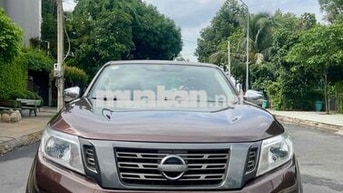 Nissan Navara 5 chỗ màu Nâu 4x4