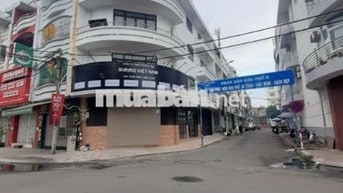 Căn góc mở spa Trần Nhật Duật, Q1. Dt: 5x20m, Kc: trệt 3 lầu, Gía: 70t