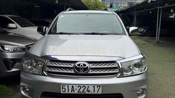 Toyota Fortuner 2011 2 cầu Số tự động Xăng Bạc