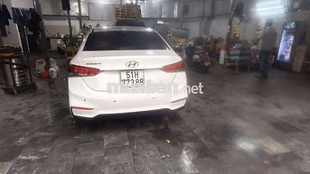 Hyundai Accent Trắng Xe sedan